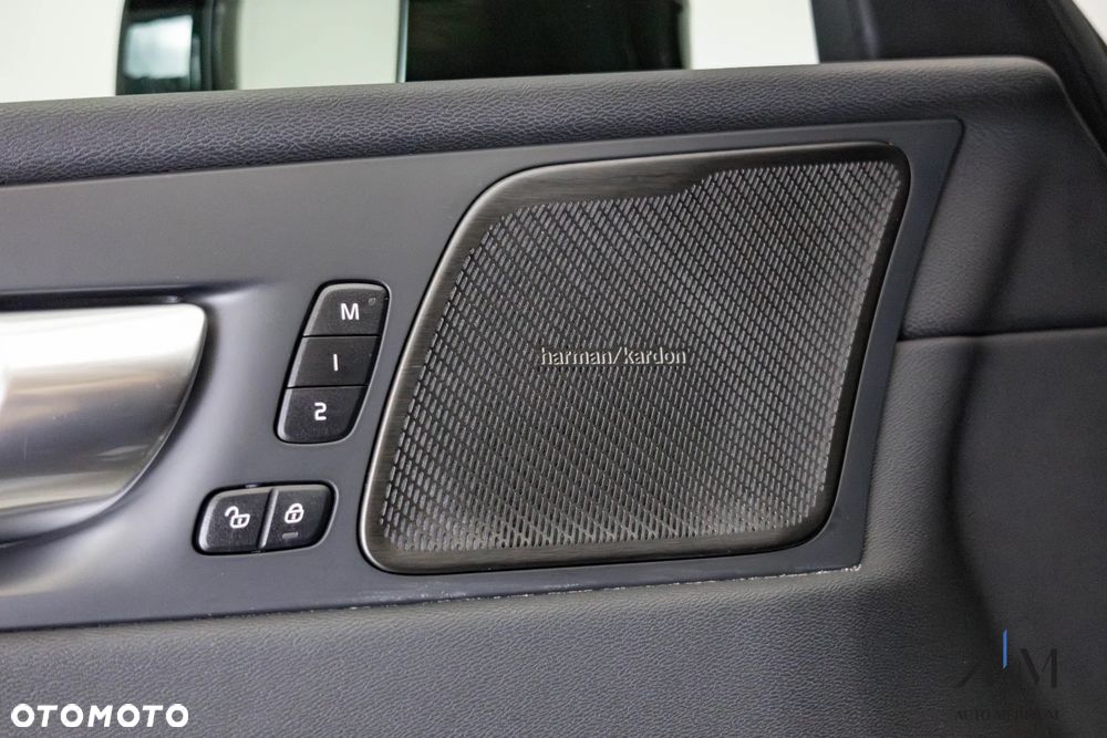 Volvo XC 60 B4 D AWD Ultimate Dark - 18