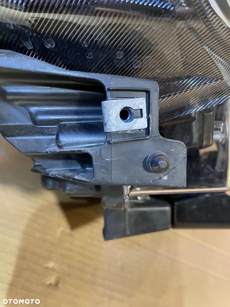 Lampa LED prawy przód Suzuki SX4 S-Cross 2022r 1.4 TB Hyb OE - 5