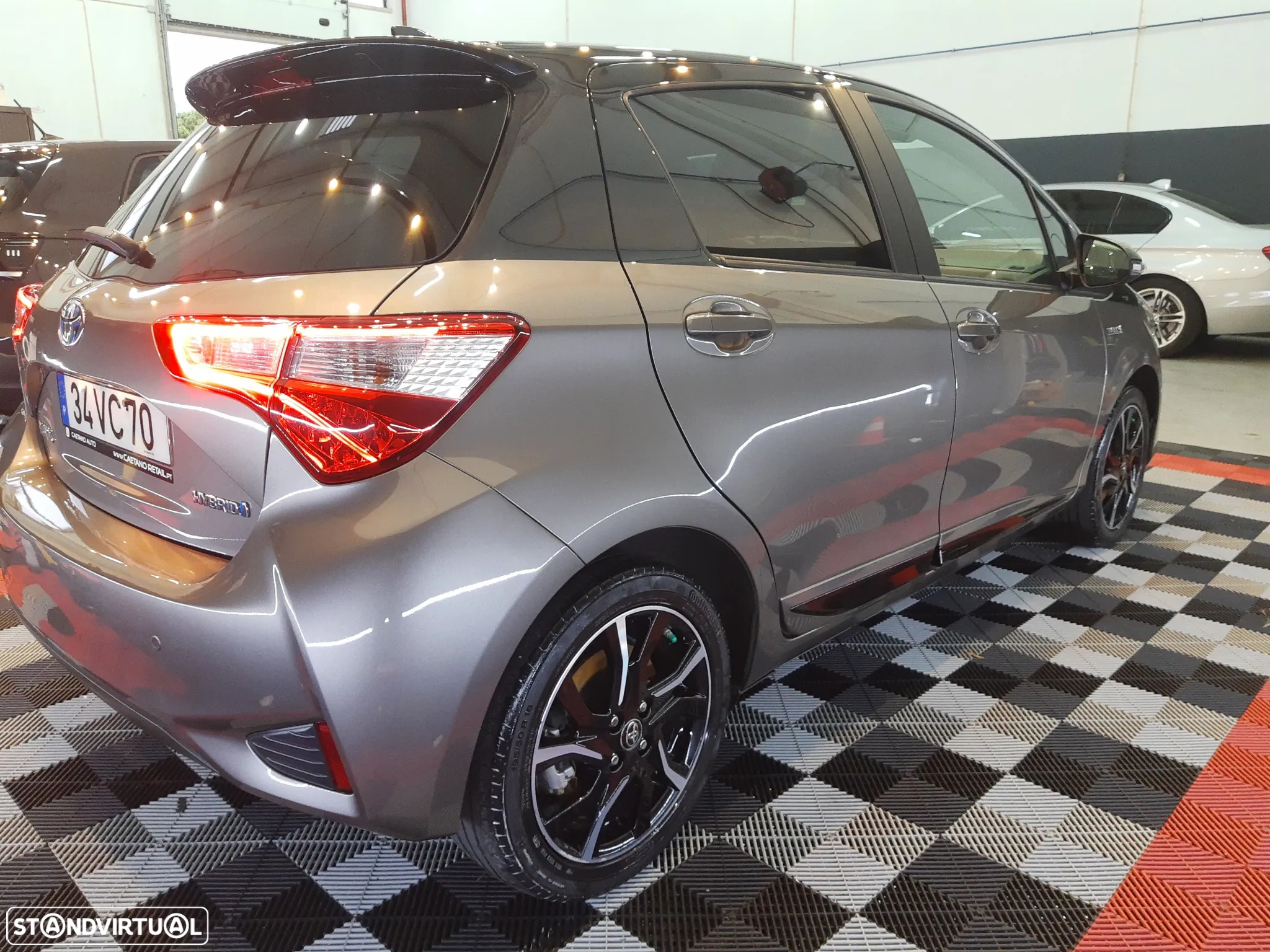 Toyota Yaris 1.5 HSD Square Collec.Bronze - 3