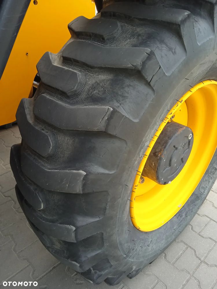 JCB 540-140 Hi-Viz - 16