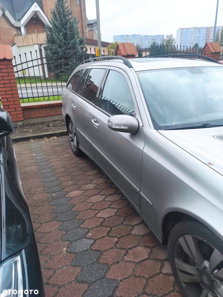 Mercedes-Benz E-Class 2003 photo 2