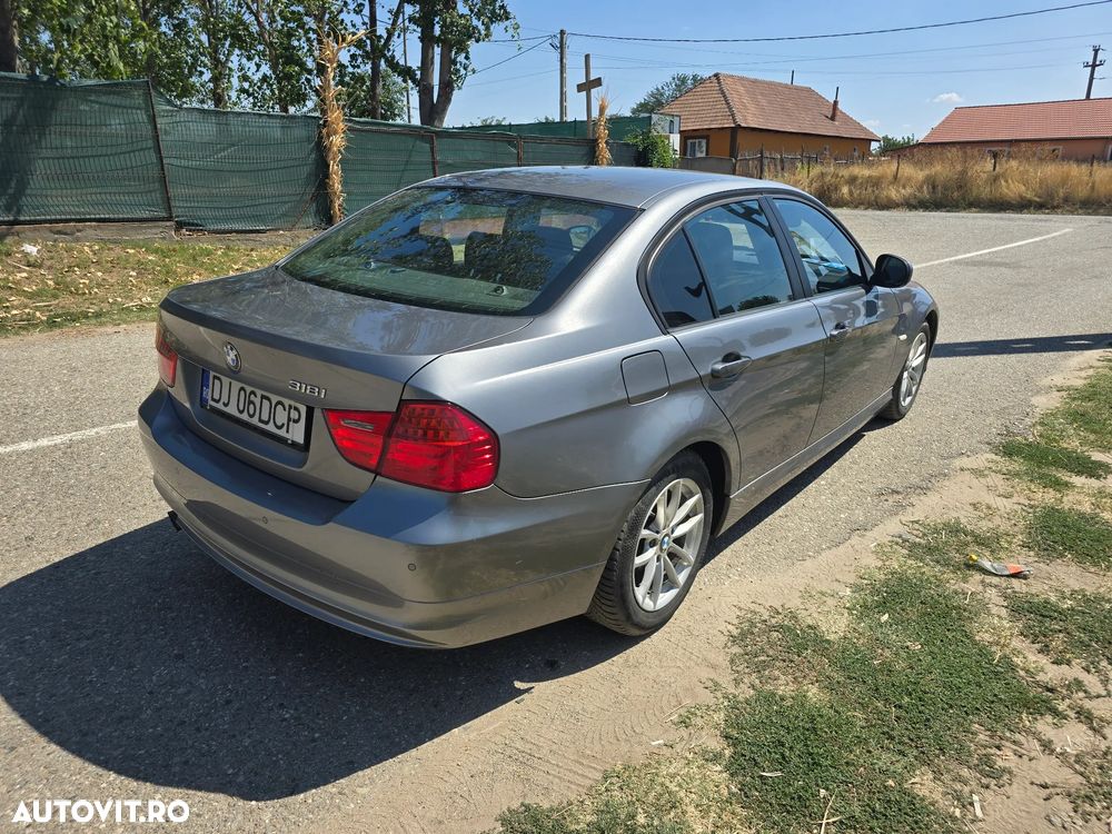 BMW Seria 3 318i - 1