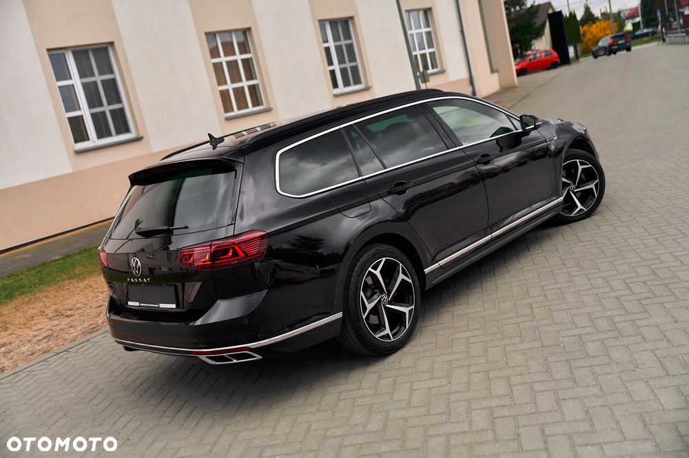 Volkswagen Passat Variant 2.0 TDI SCR DSG R-Line - 17