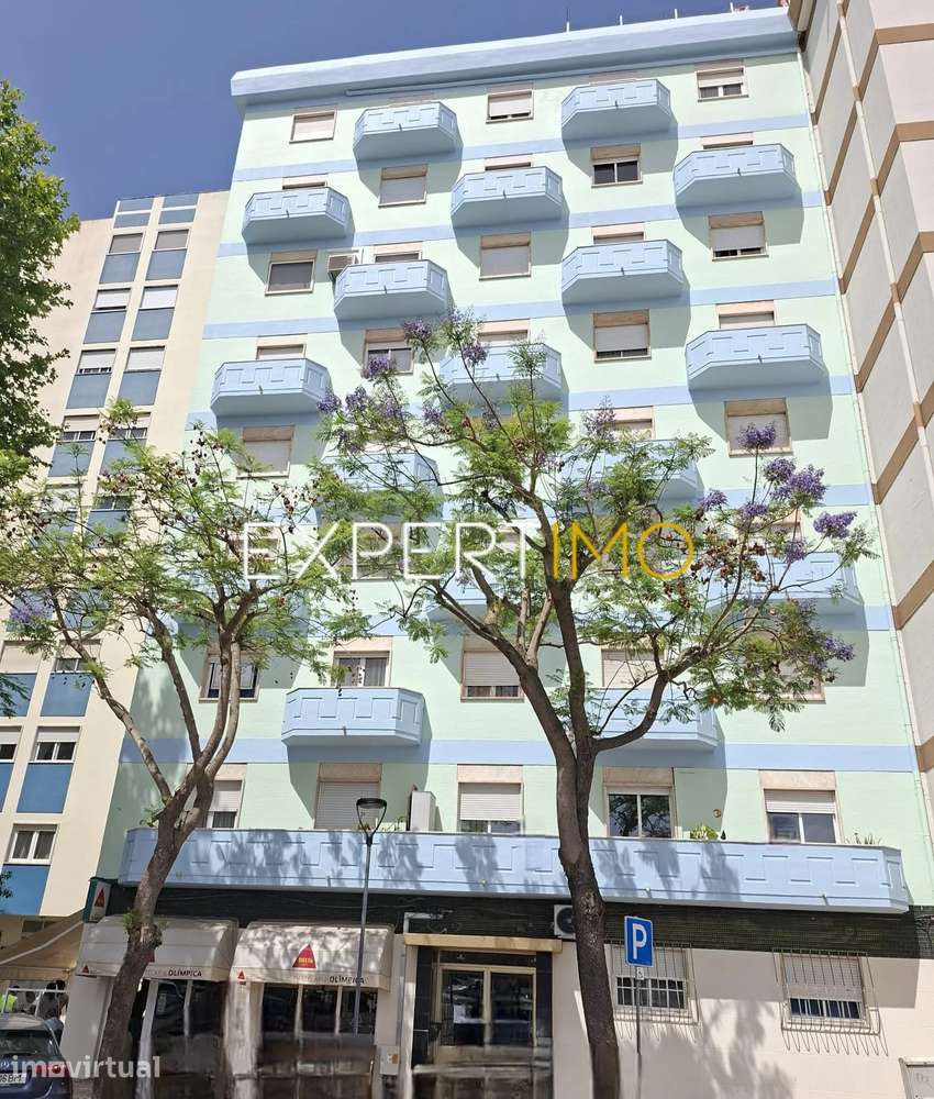 Apartamento T3 ao Pé do Cinema Charlou na Av. Independencia das... - Grande imagem: 2/21