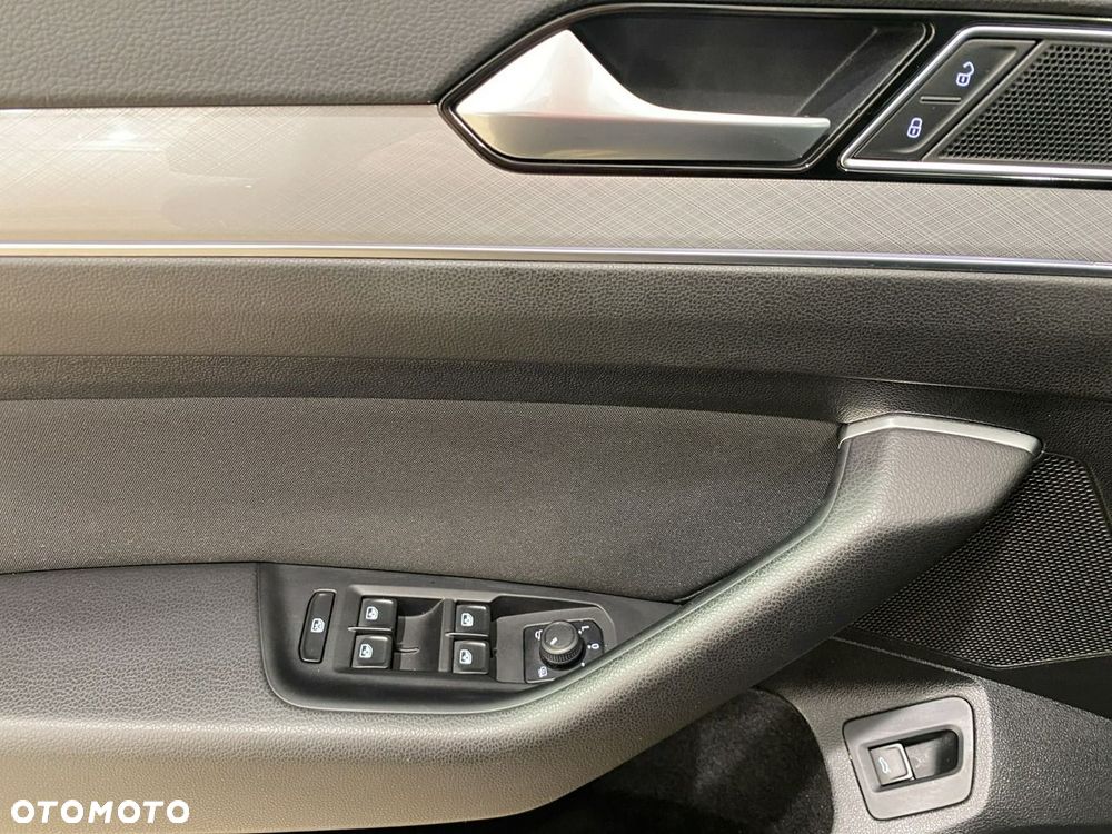 Volkswagen Passat - 14