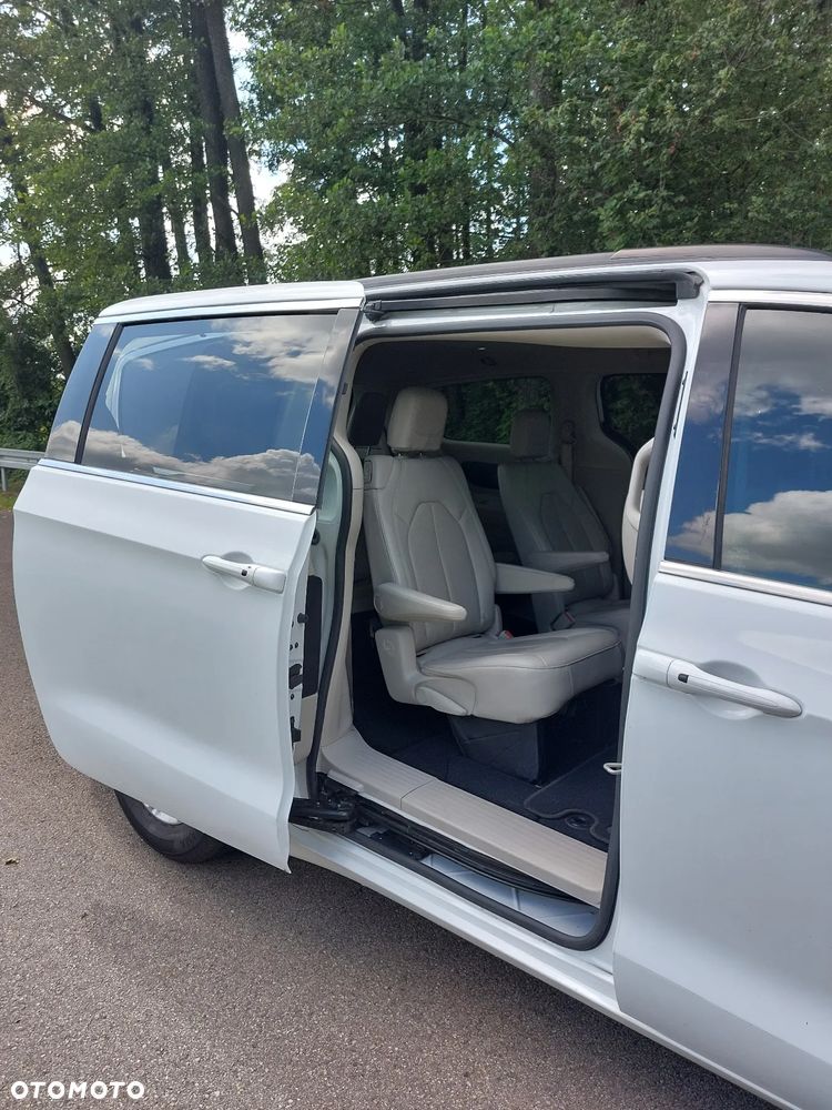 Chrysler Pacifica - 26