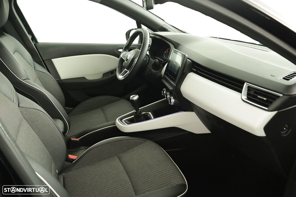 Renault Clio - 23
