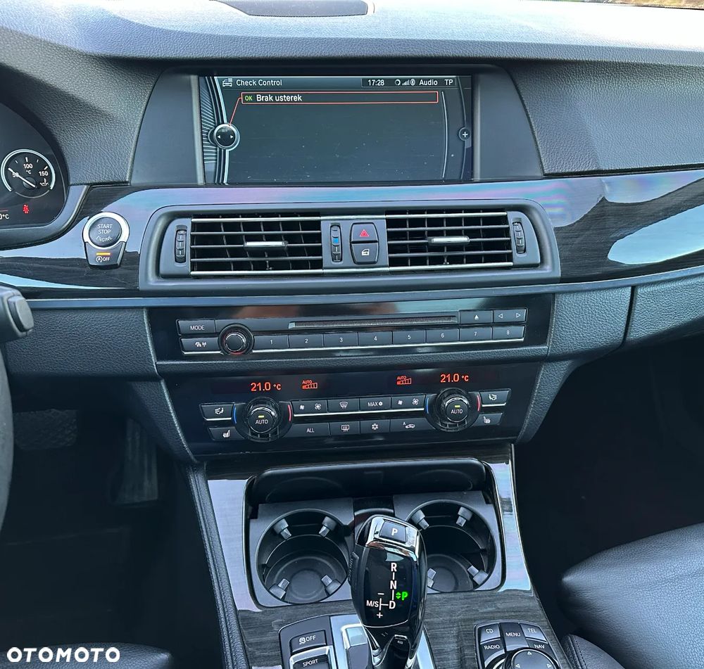 BMW Seria 5 525d xDrive - 11