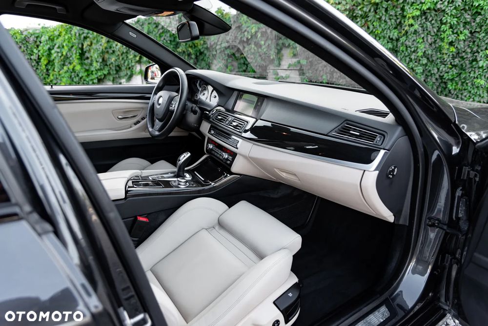 BMW Seria 5 530d xDrive Sport-Aut - 23