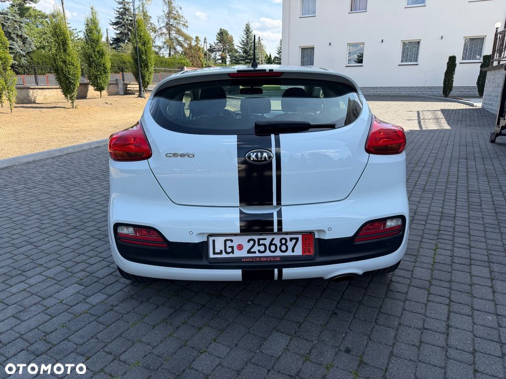 Kia Ceed 1.6 GDI Dream Team Edition - 13