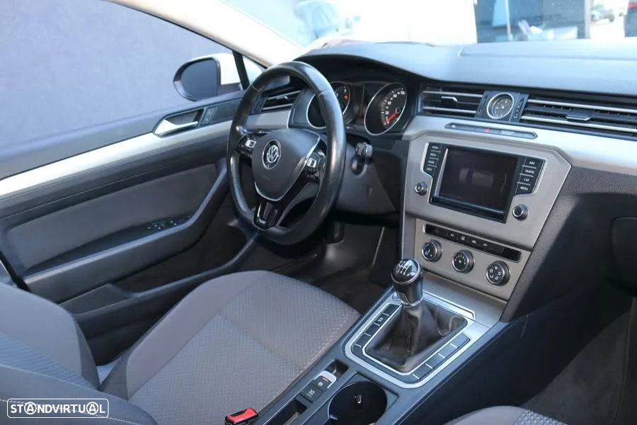 VW Passat Variant 1.6 TDI BlueMotion - 13