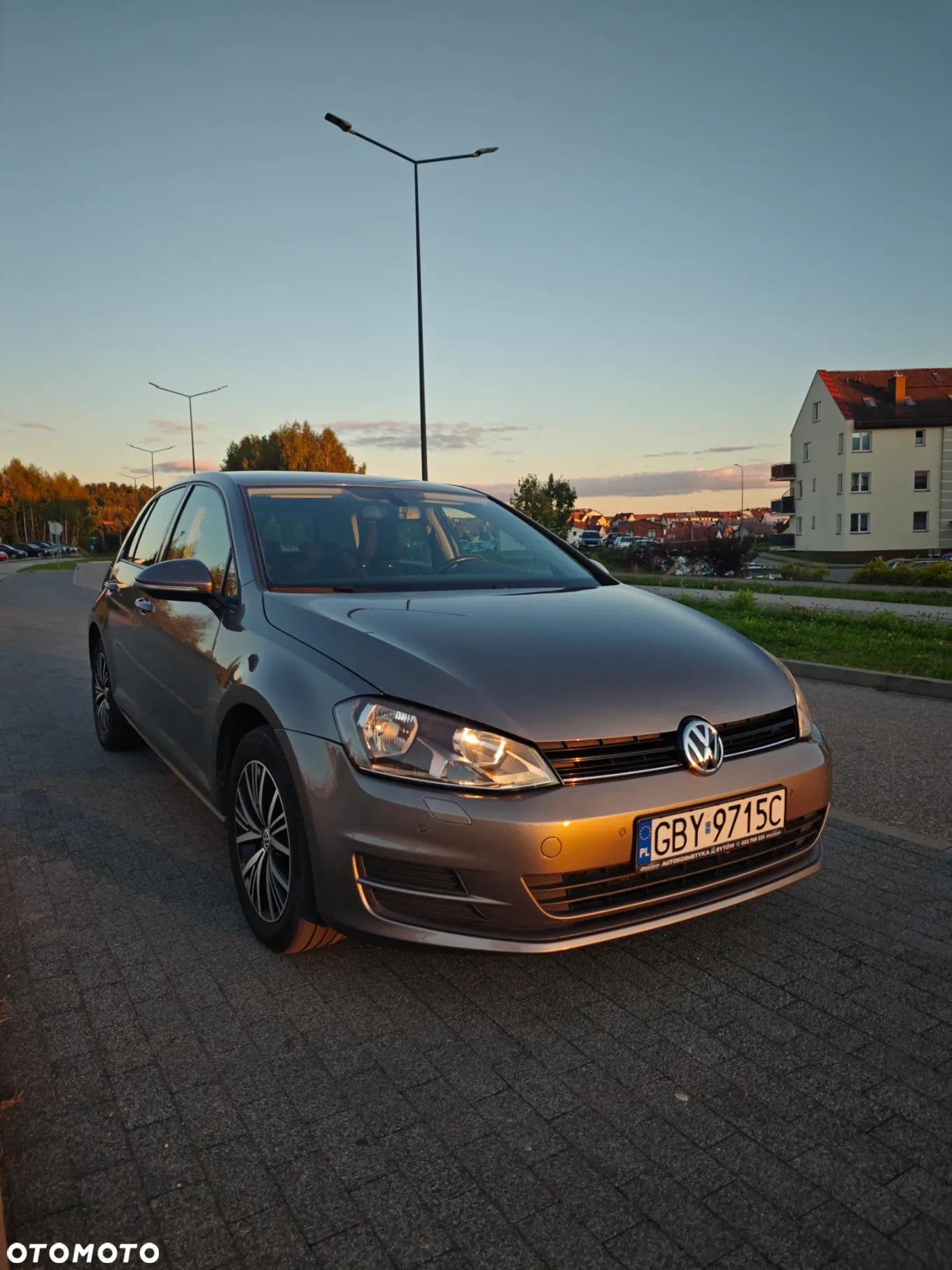 Volkswagen Golf - 2