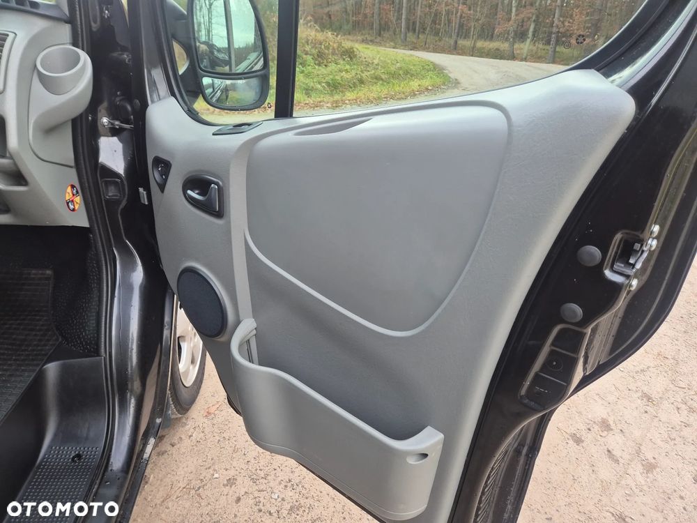 Renault Trafic Grand Passenger Expression - 32