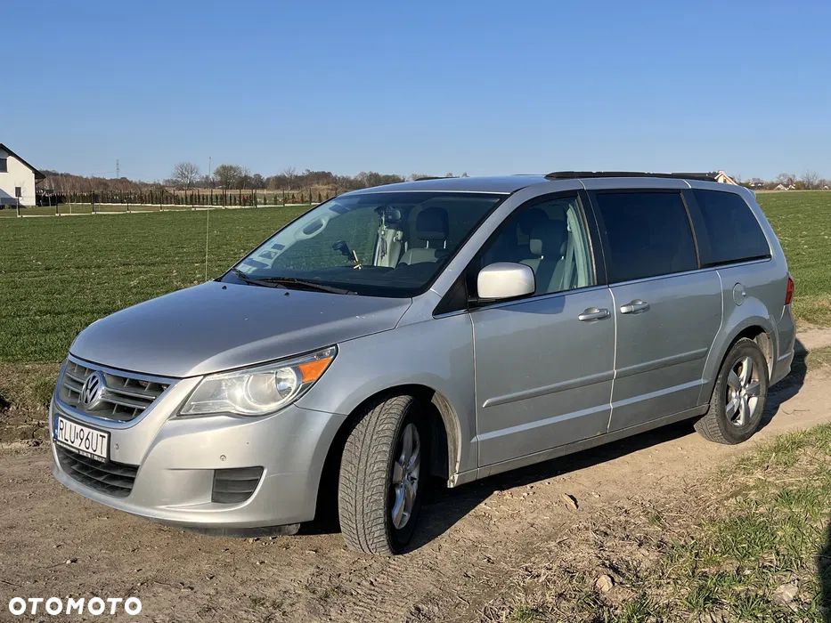 Volkswagen Routan - 1