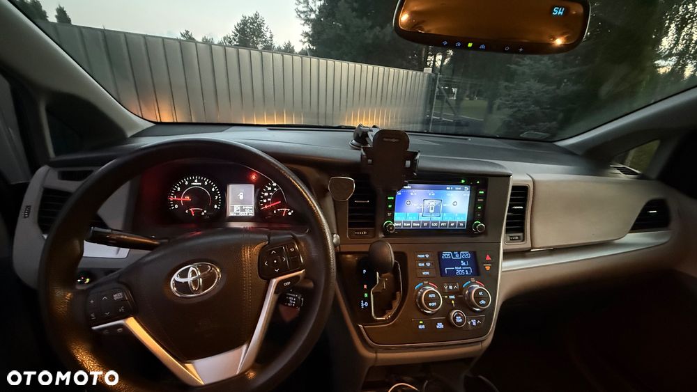 Toyota Sienna 3.5 V6 - 20