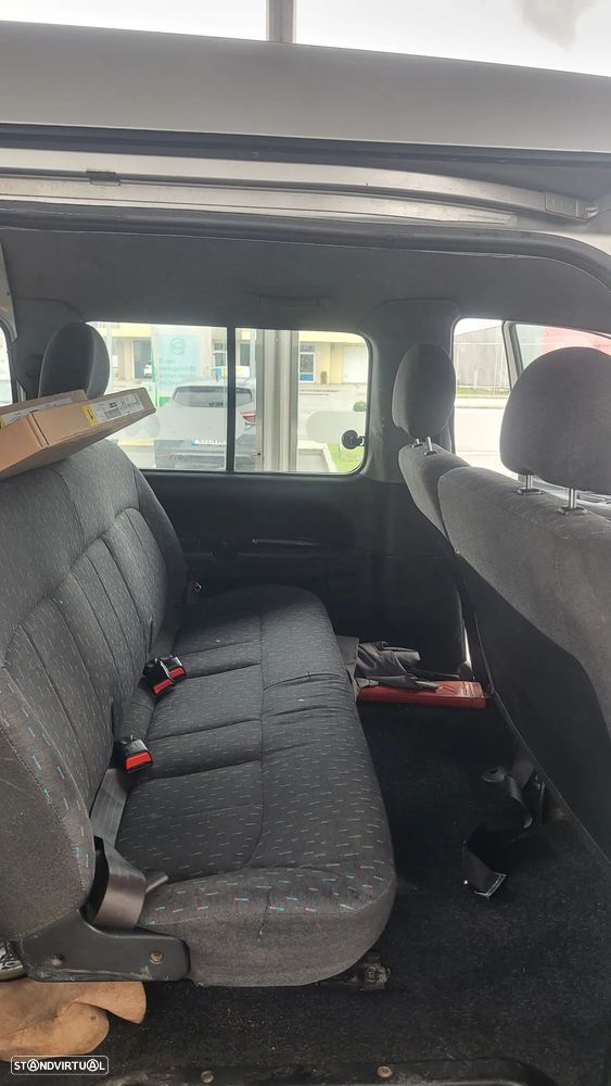 Hyundai H-1 Starex - 9