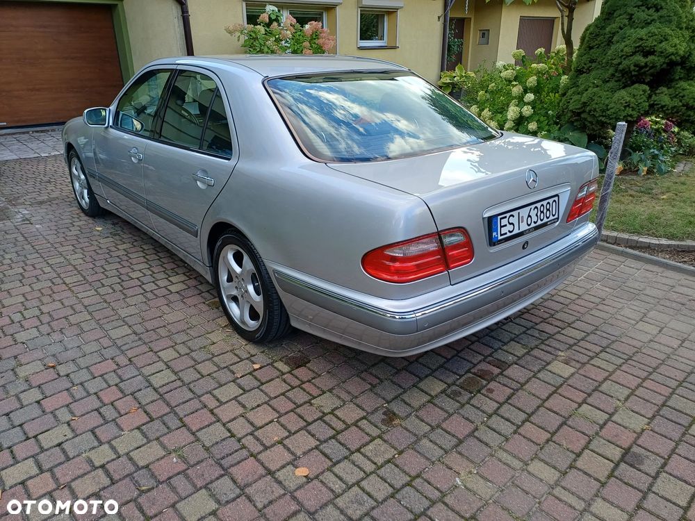 Mercedes-Benz Klasa E - 8