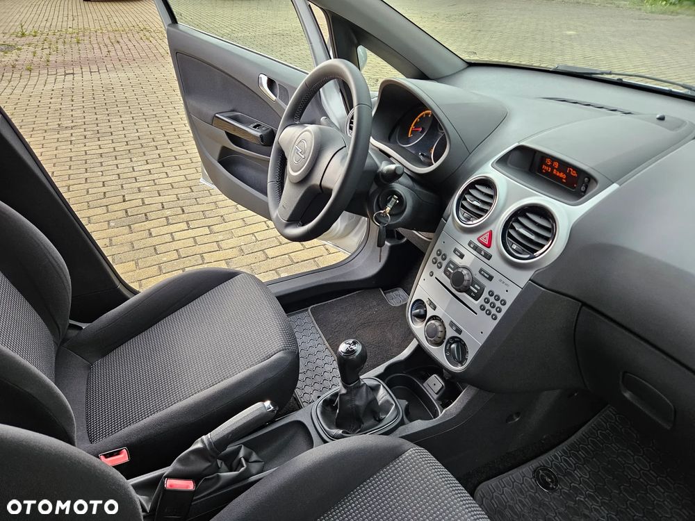 Opel Corsa 1.2 16V Essentia - 31