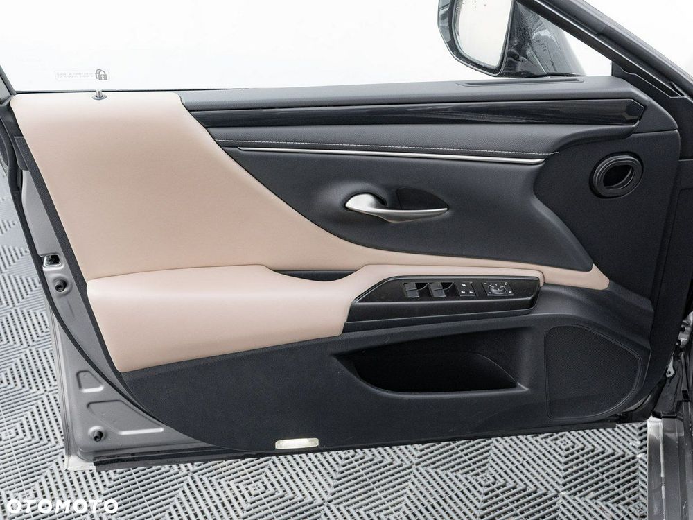 Lexus ES - 12