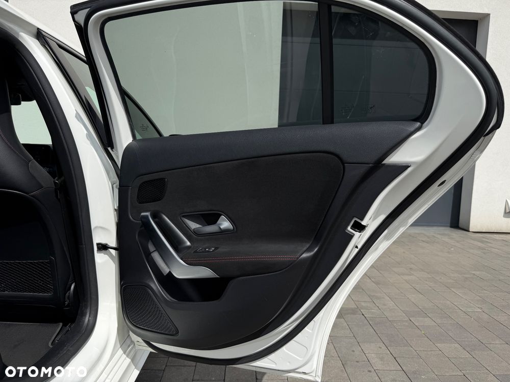 Mercedes-Benz Klasa A 250 e PHEV AMG Line 8G-DCT - 34
