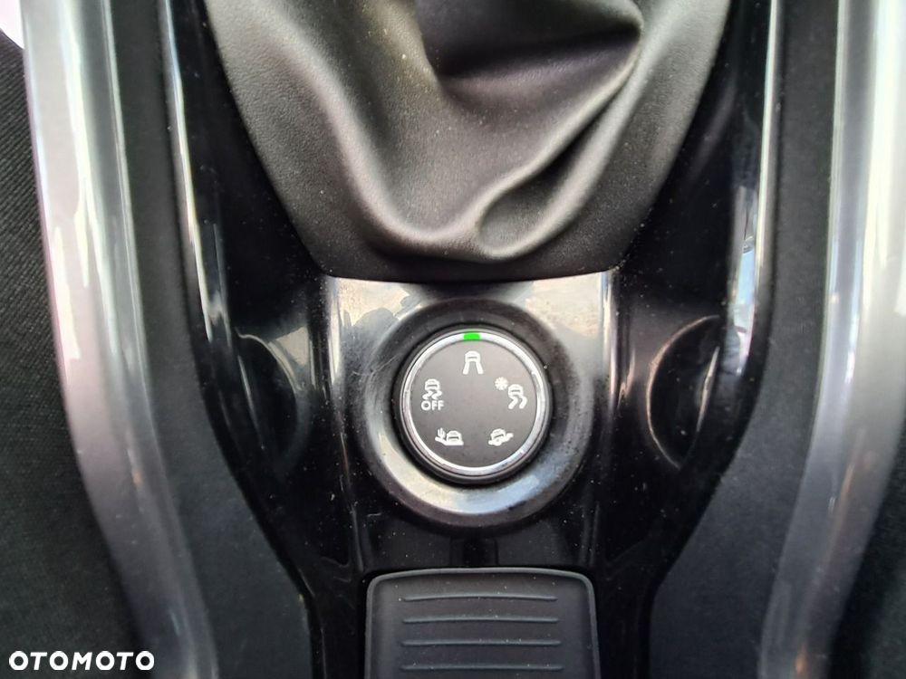 Peugeot 2008 1.2 Pure Tech Style S&S - 23