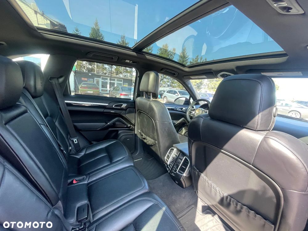 Porsche Cayenne Platinum Edition - 12