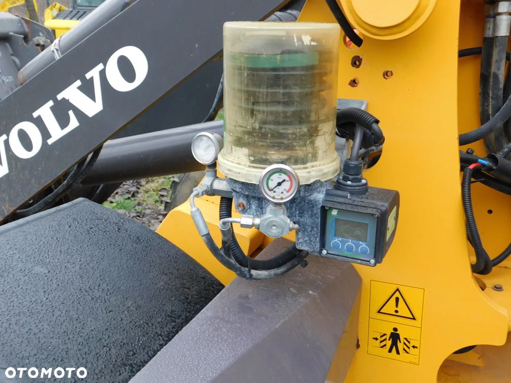 Volvo L25F łyżka dzielona krokodyl 3170MTG ( podobne L28 L30 - 8