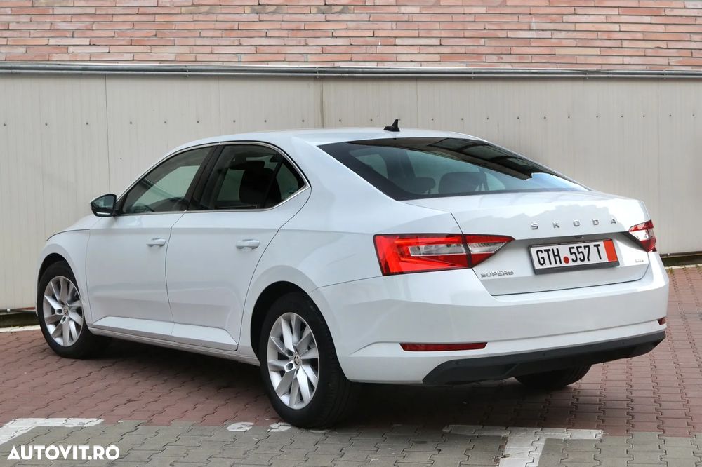 Skoda Superb 2.0 TDI DSG Premium Edition - 21