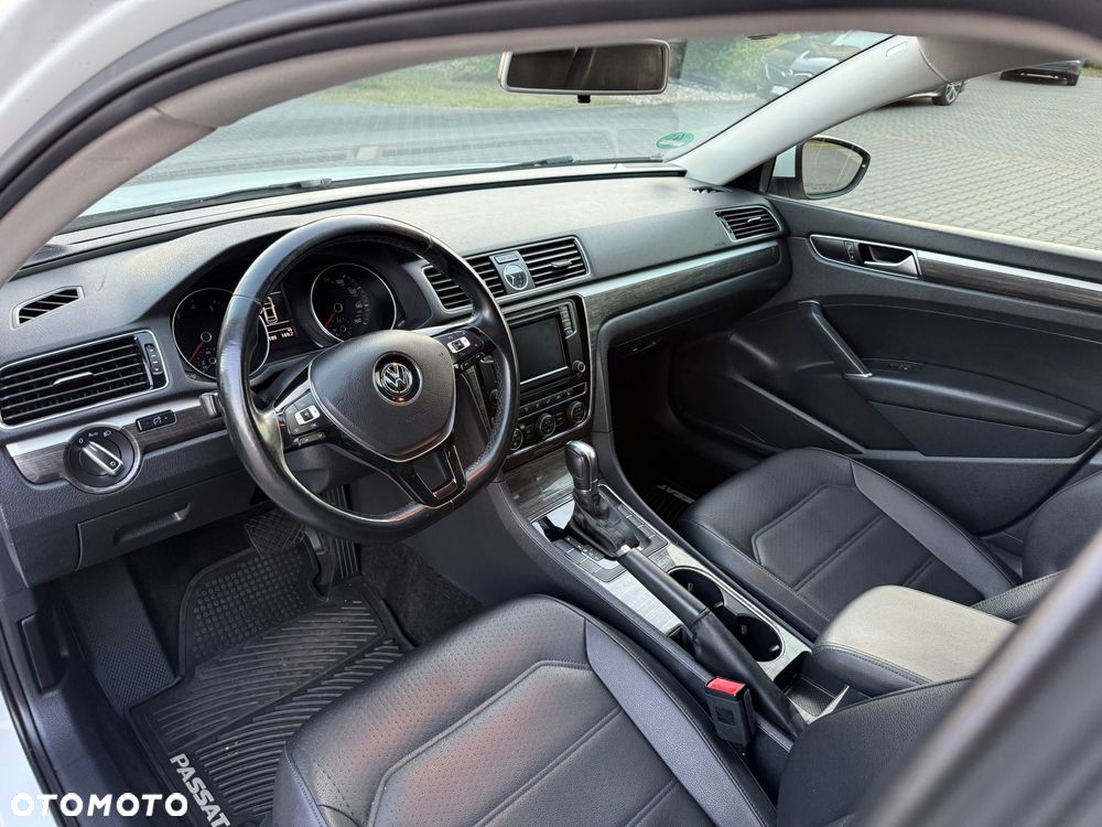 Volkswagen Passat - 16