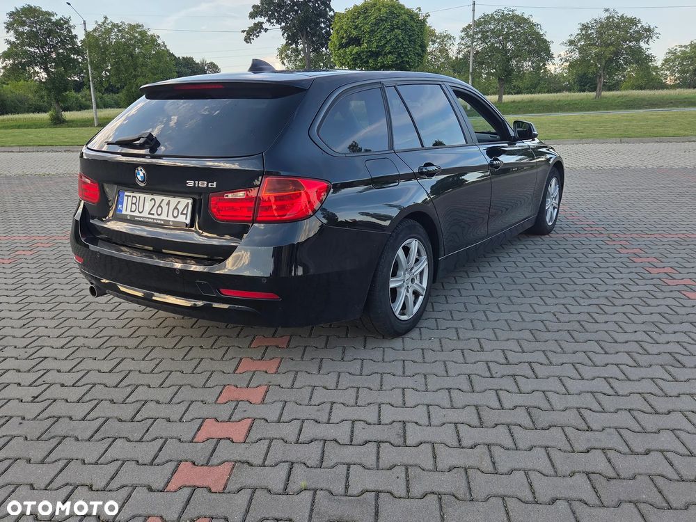 BMW Seria 3 318d Touring - 11