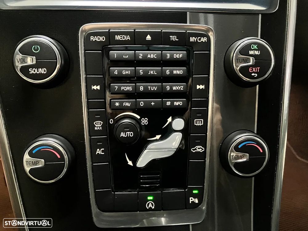 Volvo XC 60 2.0 D4 DRIVe R-Design - 25