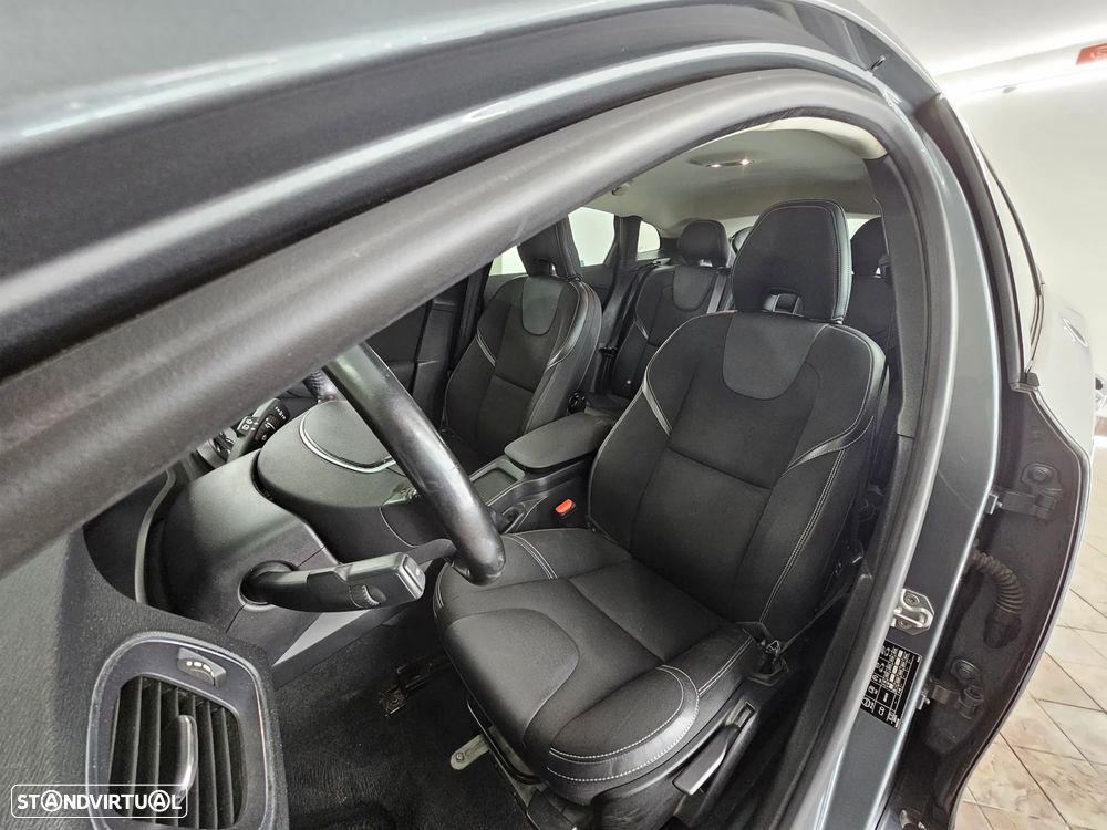Volvo V40 2.0 D3 Momentum - 11