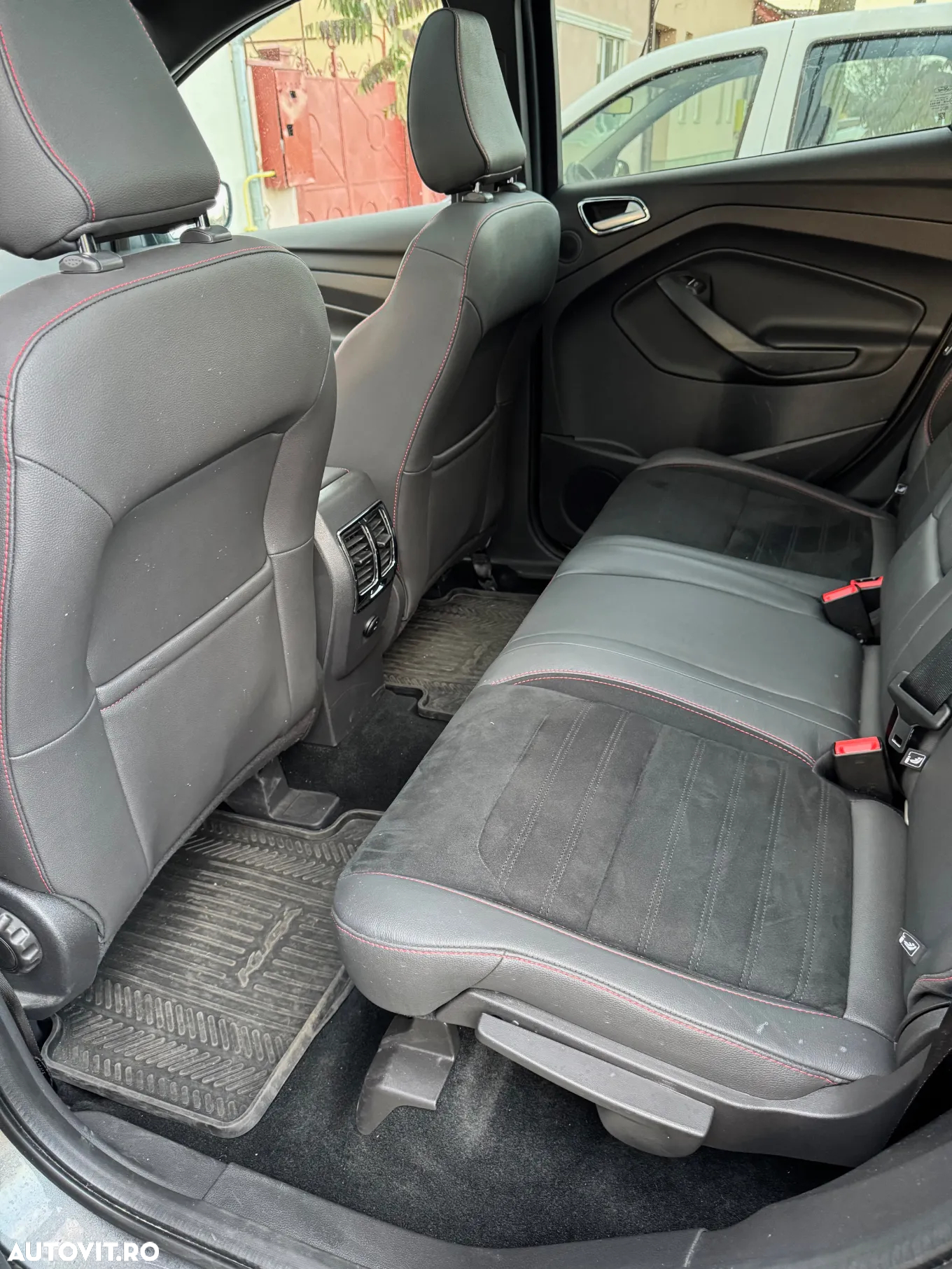 Ford Kuga 1.5 EcoBoost 2x4 ST-Line - 14