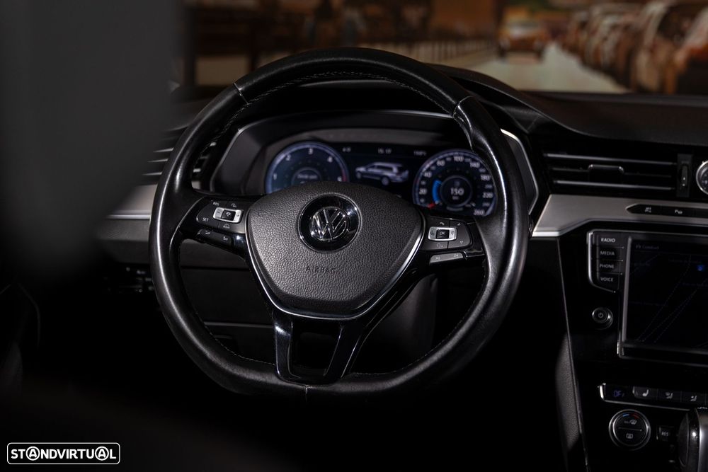 VW Passat Variant 2.0 TDi Highline DSG 4Motion - 11