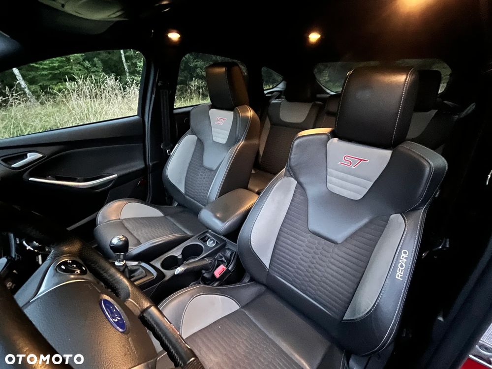 Ford Focus 2.0 EcoBoost ST - 11