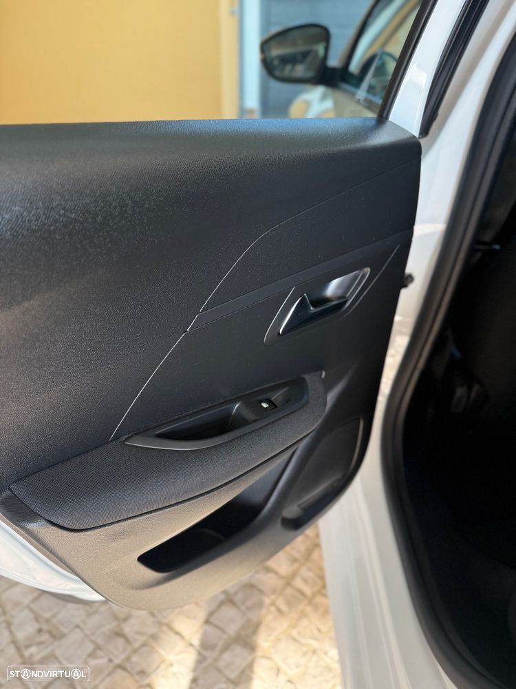 Peugeot e-208 E-Style - 10