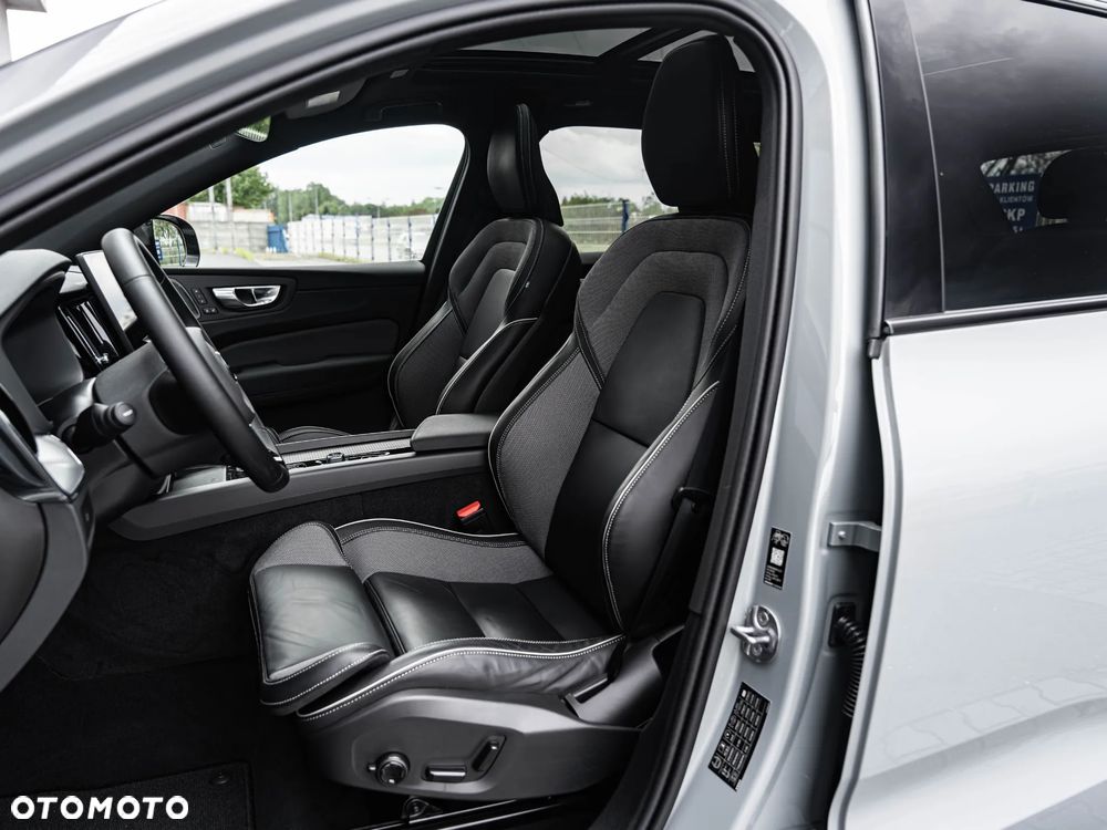 Volvo XC 60 B5 B AWD Plus Dark - 23
