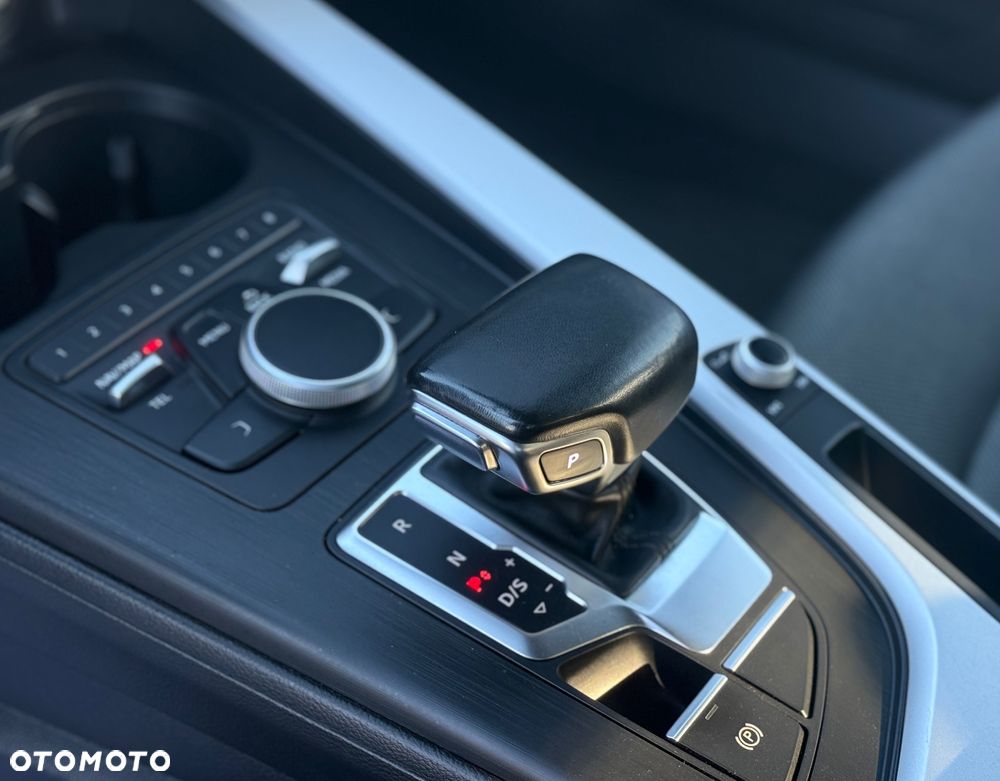 Audi A4 Avant 2.0 TDI ultra S tronic sport - 30