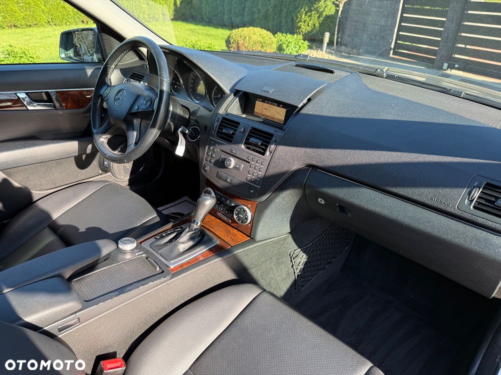 Mercedes-Benz Klasa C 180 CGI Automatik BlueEFFICIENCY Elegance - 35