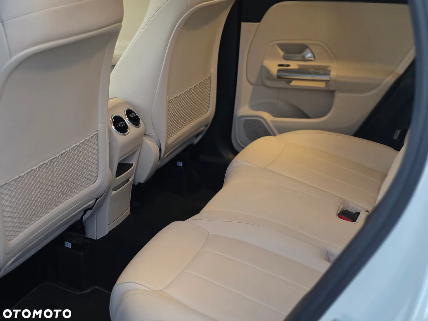 Mercedes-Benz GLA 250 4-Matic - 9