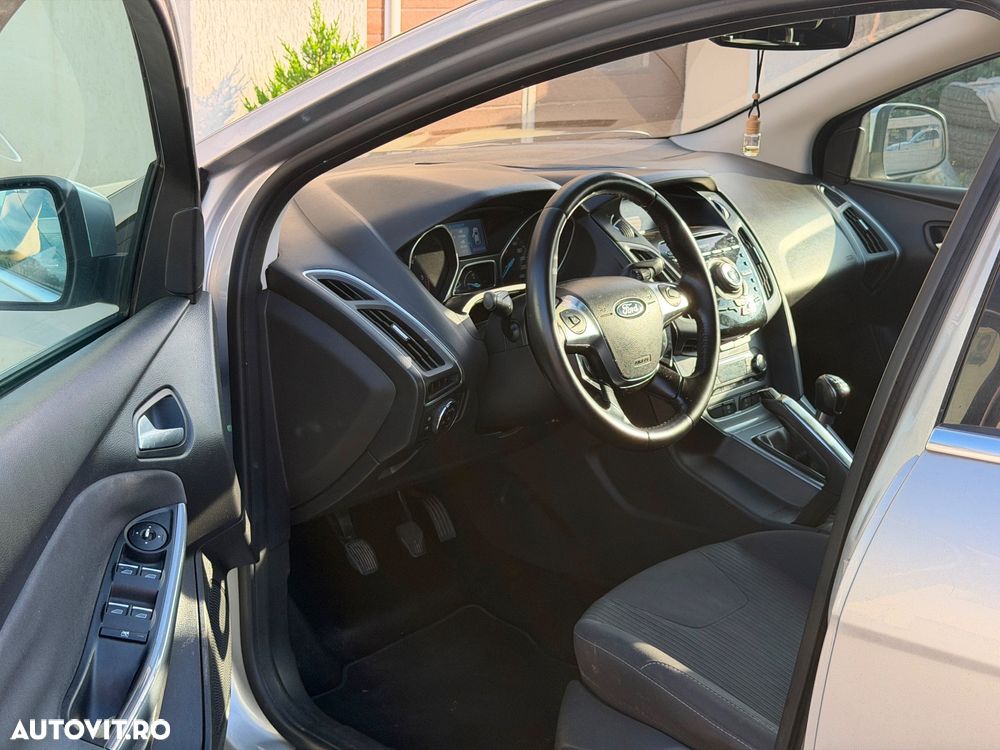 Ford Focus 1.6 TDCI DPF Champions Edition - 10