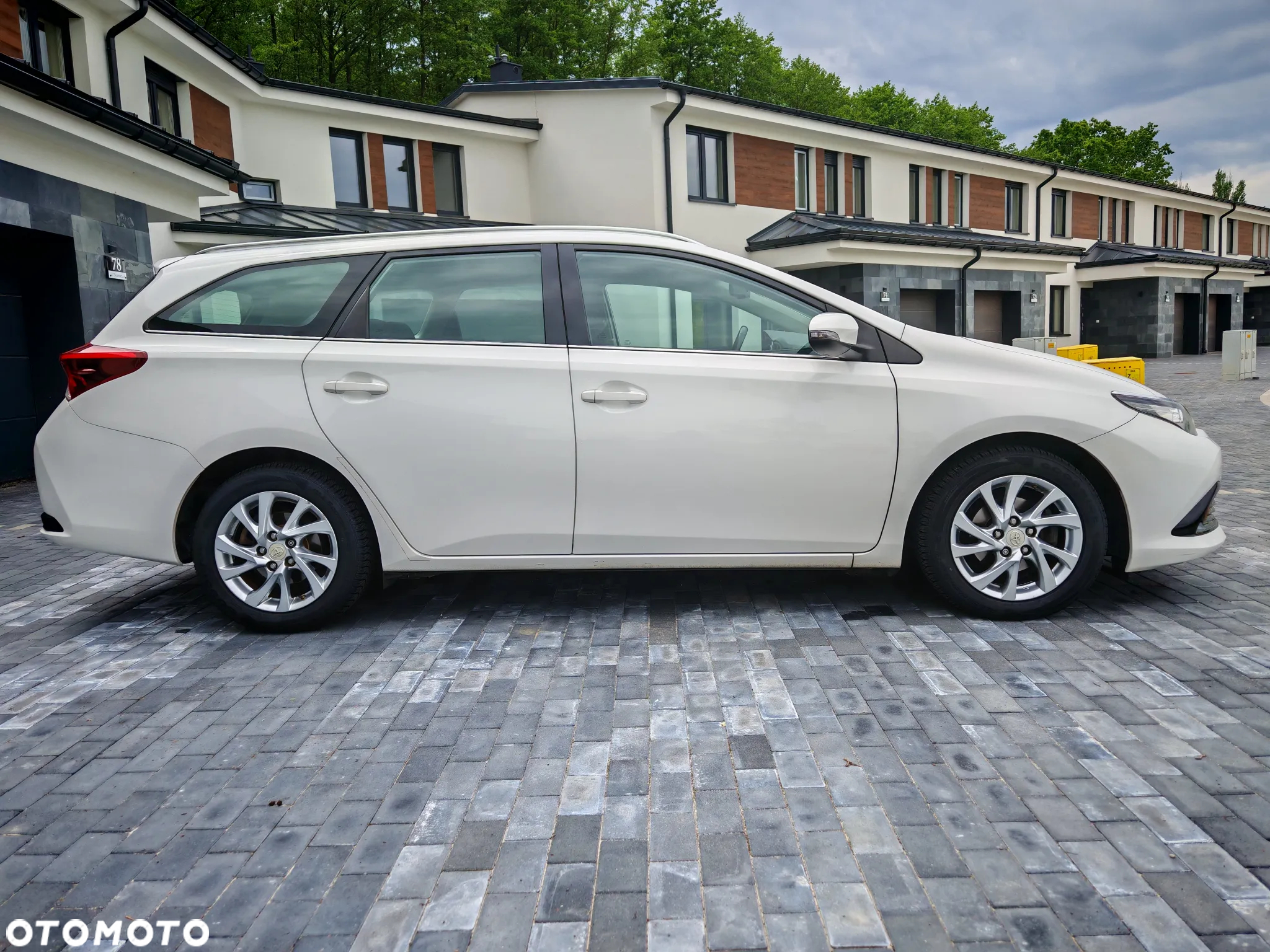 Toyota Auris 1.6 D-4D Premium - 17
