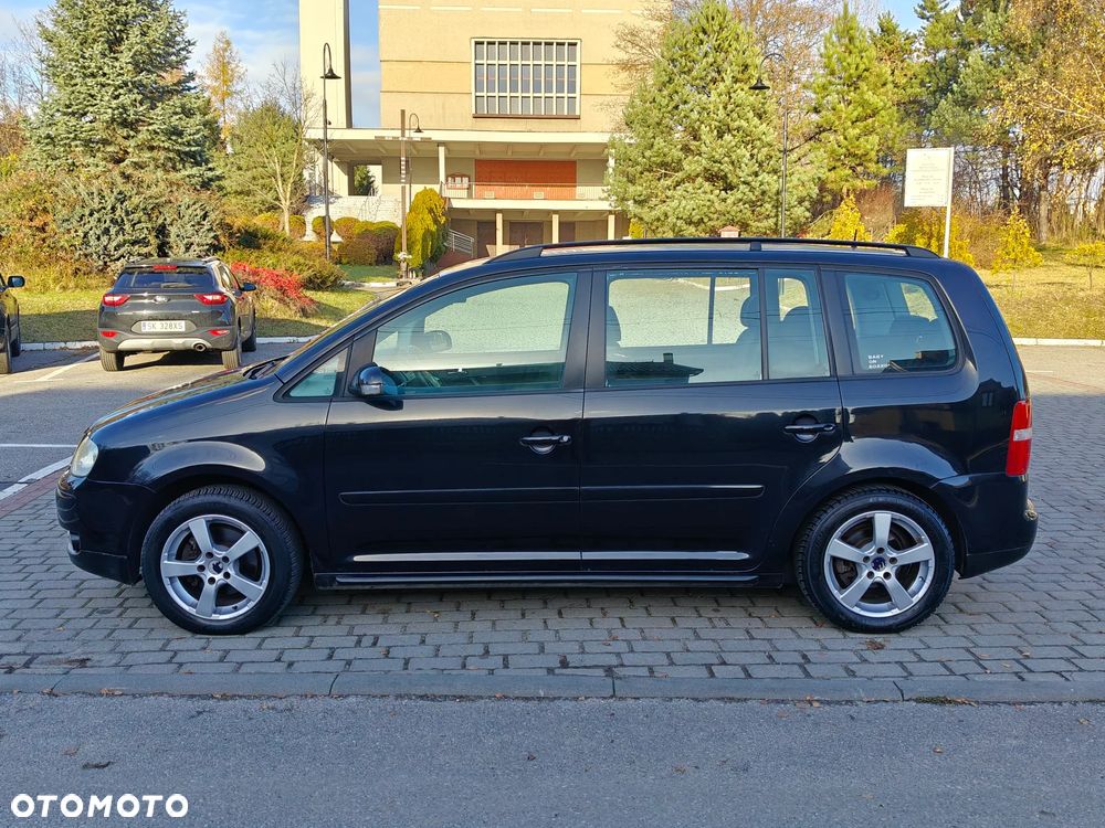 Volkswagen Touran 2.0 FSI Highline - 26