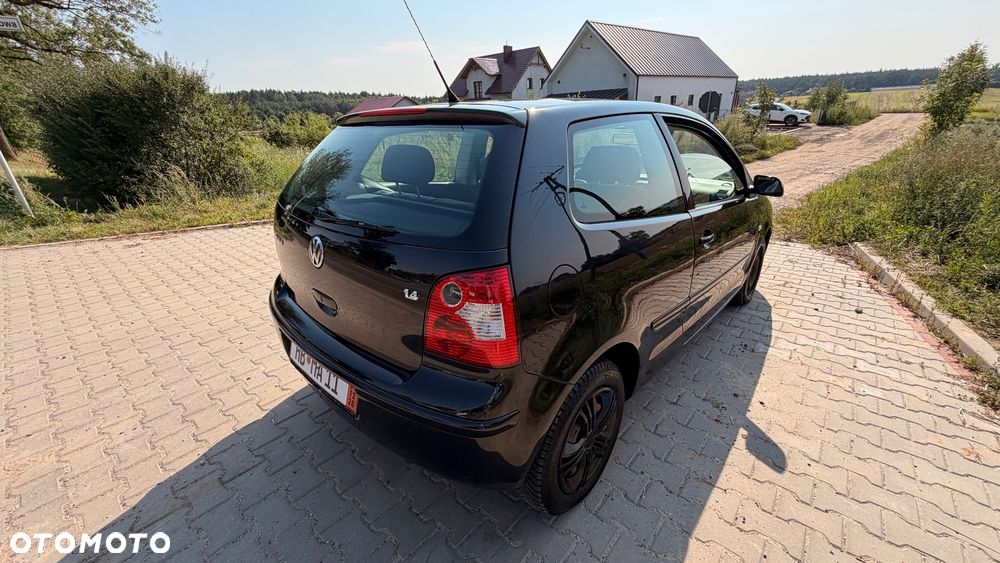 Volkswagen Polo 1.4 16V Trendline - 14
