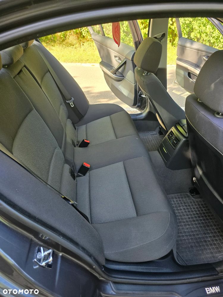 BMW Seria 3 318d - 23