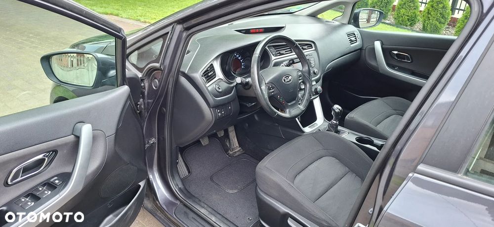 Kia Ceed 1.4 CVVT Dream Team Edition - 6
