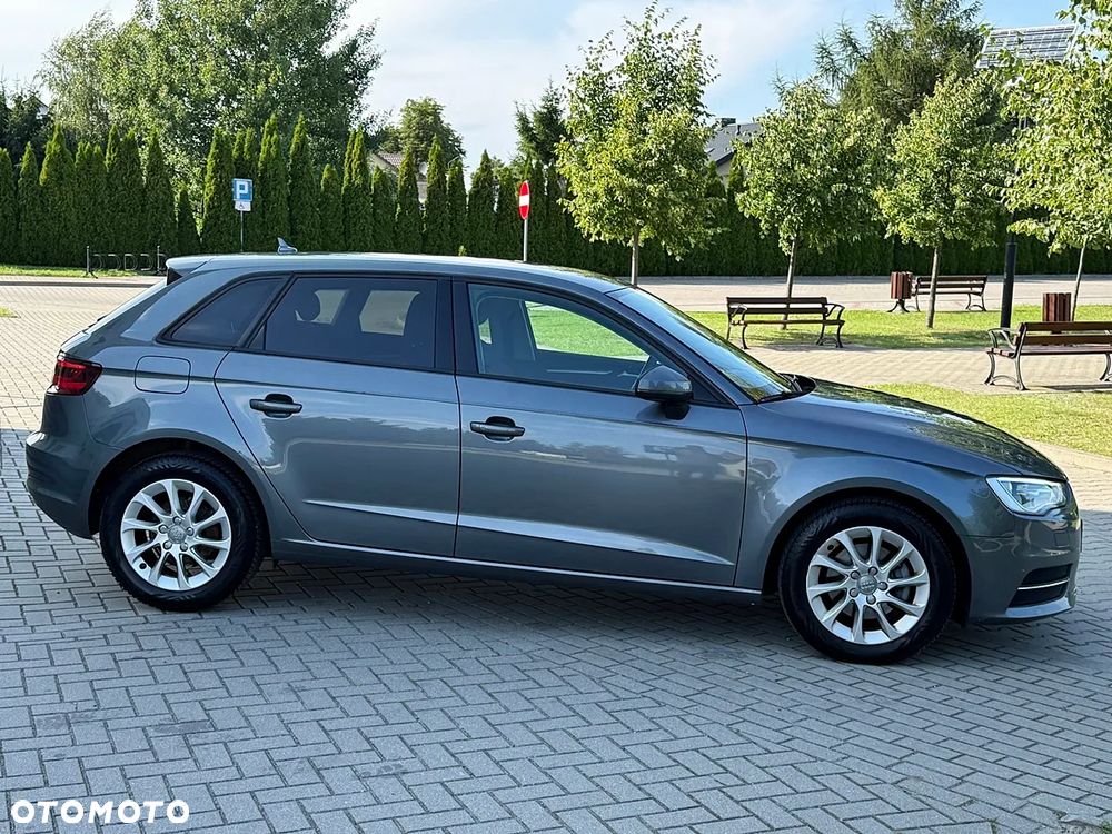 Audi A3 Sportback 1.6 TDI S line Sportpaket - 13