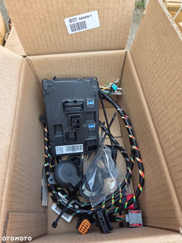 Moduł wiązka haka holowniczego Citroën C5 III X7 9428F7 9665778480 - 1