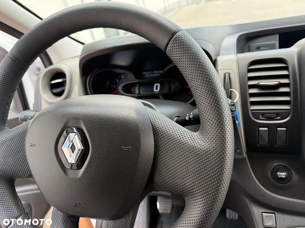 Renault Trafic - 25