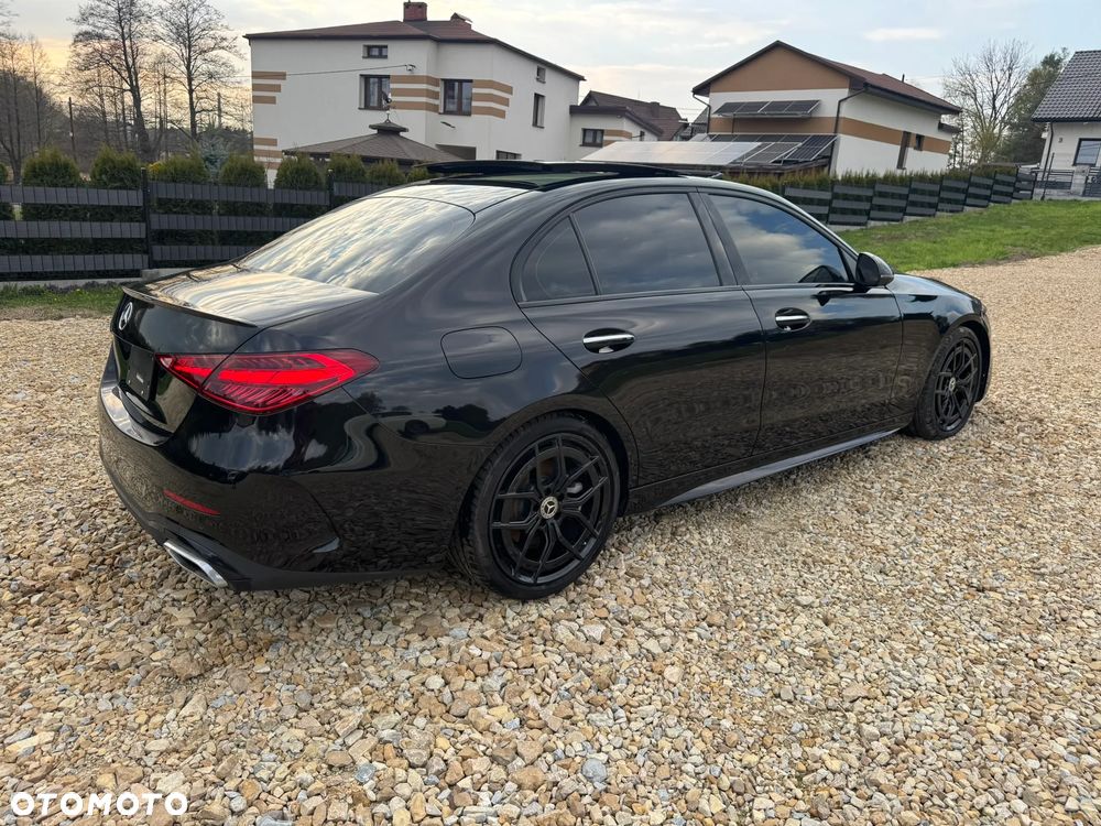Mercedes-Benz Klasa C 300 4Matic 9G-TRONIC AMG Line - 3